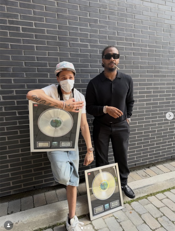 Casper TNG and 100BandPlan with the Platinum plaque for The Market